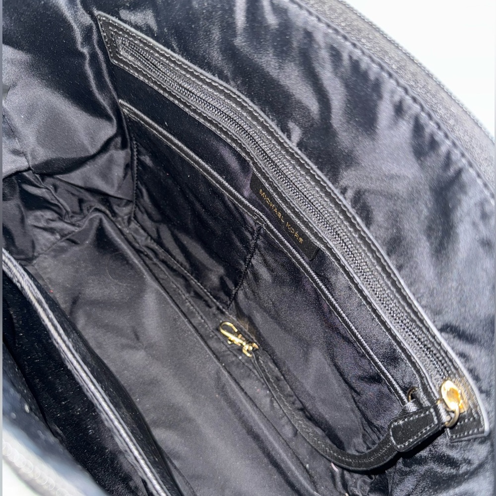 🔥Michael Kors | Black Purse with Zip Close and Trolly Sleeve and Tons of Storage - Picture 8 of 16